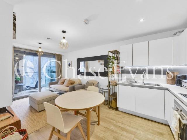 Flat for sale in Dalston, Greater London