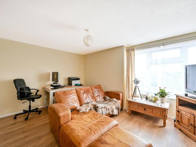 Flat for sale in Guildford Park, Guildford