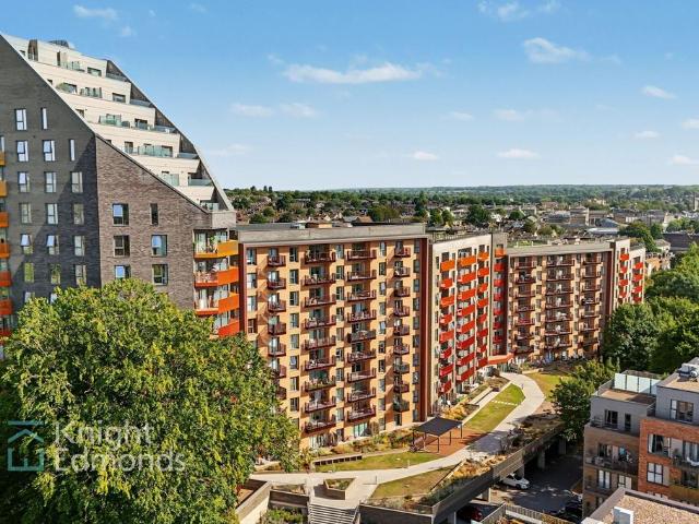 Flat for sale in Allington, Midway