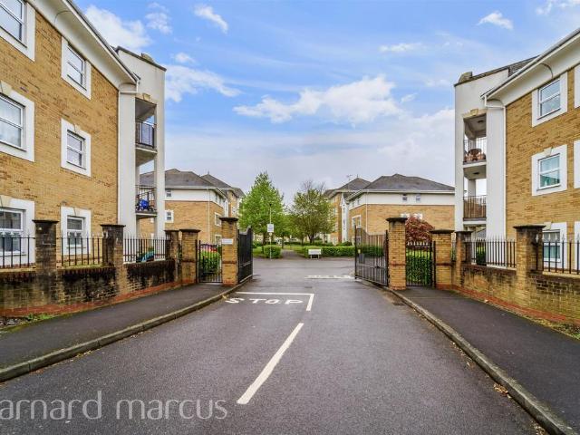 Flat for sale in Lower Halliford, Surrey