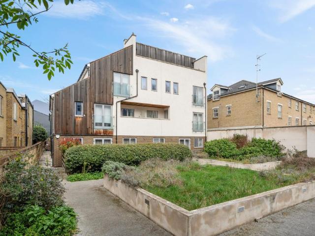 Flat for sale in Stepney, Greater London