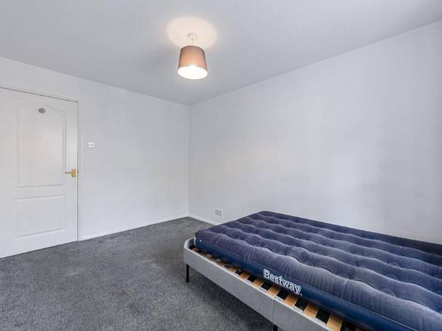 Flat for sale in London Borough of Lewisham, Greater London