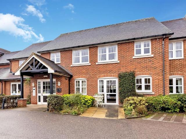 Flat for sale in Ivy Chimneys, Epping