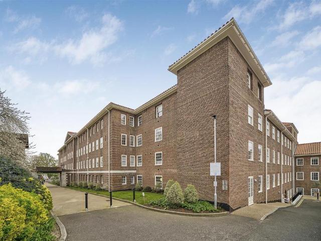 Flat for sale in Southfields, Greater London