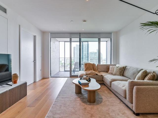 Flat for sale in Hoxton, Greater London