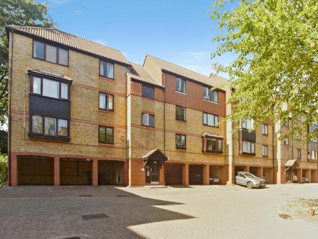 Flat for sale in Greater London