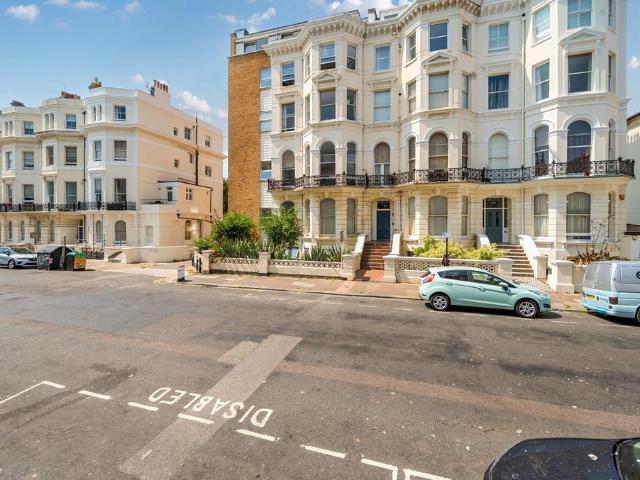 Flat for sale in Aldrington