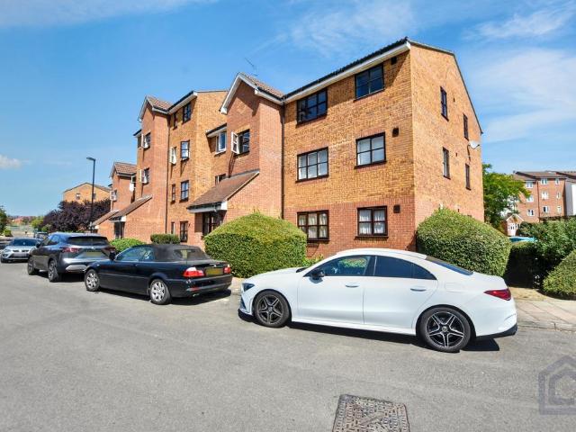 Flat for sale in London Borough of Lewisham, Greater London