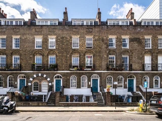 Flat for sale in Hoxton, Greater London