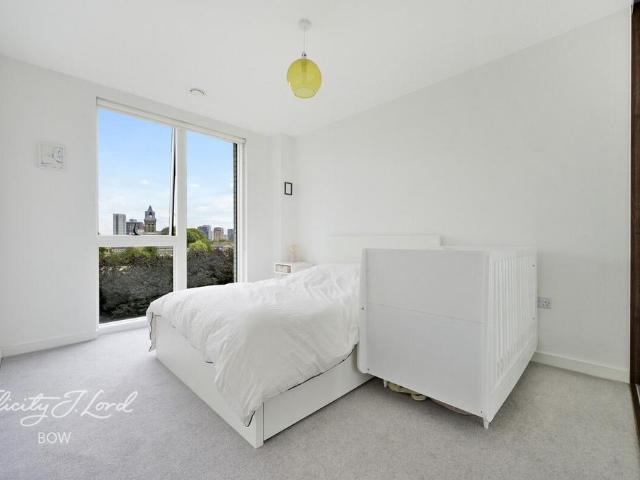 Flat for sale in Bromley-by-Bow, Cat Hill