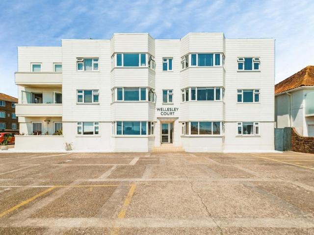Flat for sale in West Worthing, Worthing