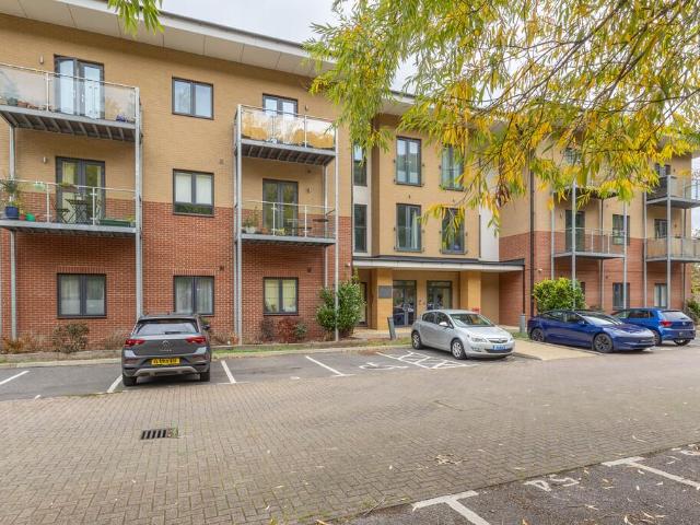 Flat for sale in Catteshall, Waverley