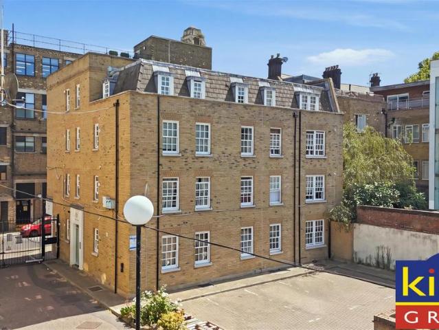 Flat for sale in Stepney, Greater London
