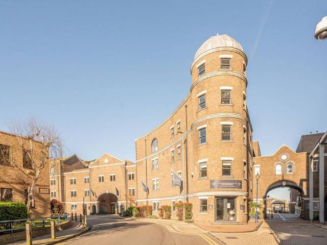 Flat for sale in Battersea, Isle Of Man