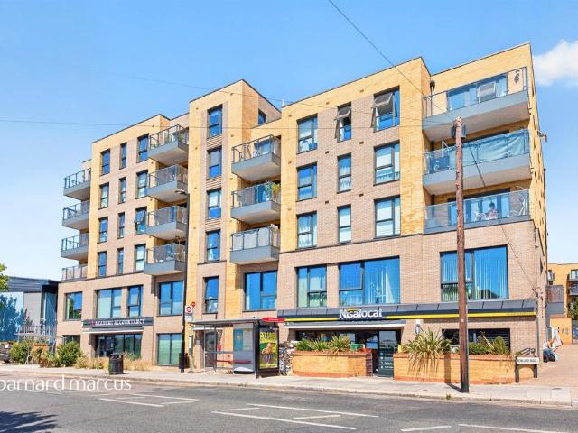 Flat for sale in Greater London