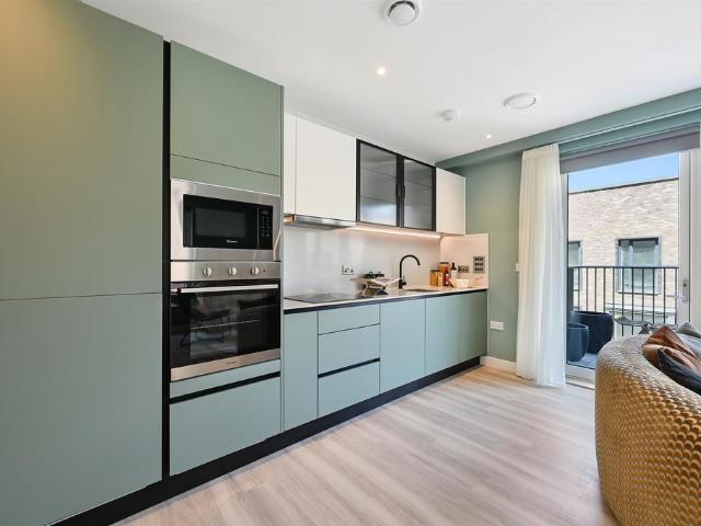 Flat for sale in Aylesbury Estate, Greater London