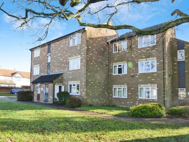 Flat for sale in Pouchen End, Hertfordshire