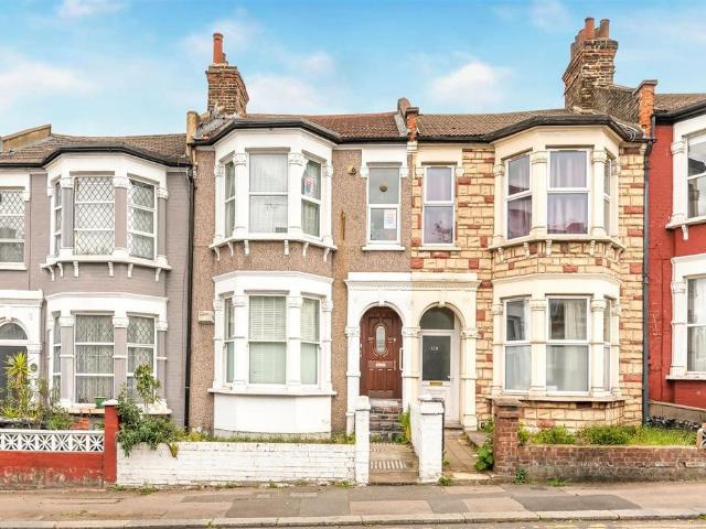 Flat for sale in Harringay, Greater London