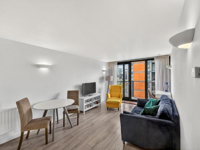 Flat for sale in Blackwall, Greater London