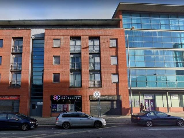 Flat for sale in Islington, Calderstones