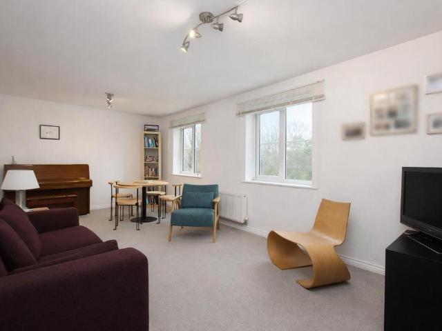 Flat for sale in Elstree and Borehamwood, Borehamwood
