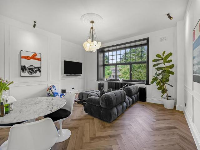 Flat for sale in Belsize Park, Greater London