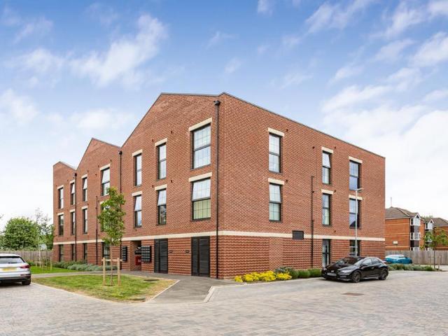 Flat for sale in Hertford, Colliers End