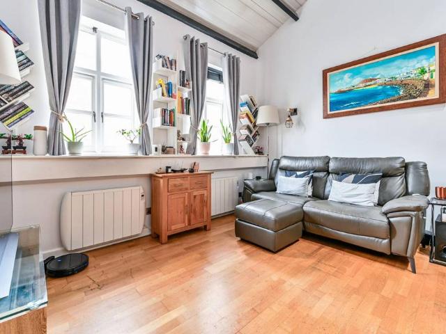 Flat for sale in Hoxton, Greater London