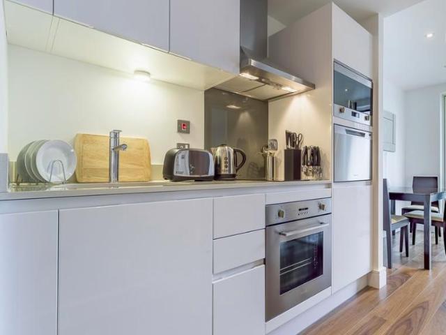 Flat for sale in Isle Of Dogs, Greater London