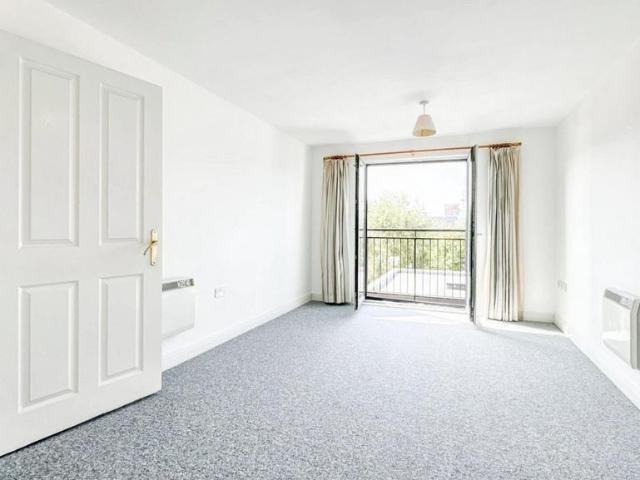 Flat for sale in Southville, Bristol