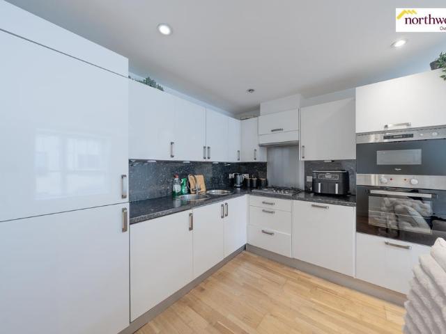 Flat for sale in Watford Heath, North Watford