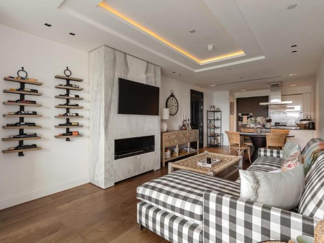 Flat for sale in Kensington, Greater London