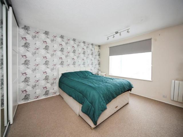 Flat for sale in Spring Park, Luton
