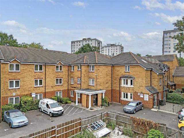 Flat for sale in Greater London