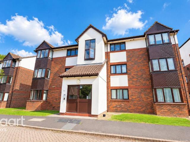 Flat for sale in West Thurrock, Purfleet-on-Thames