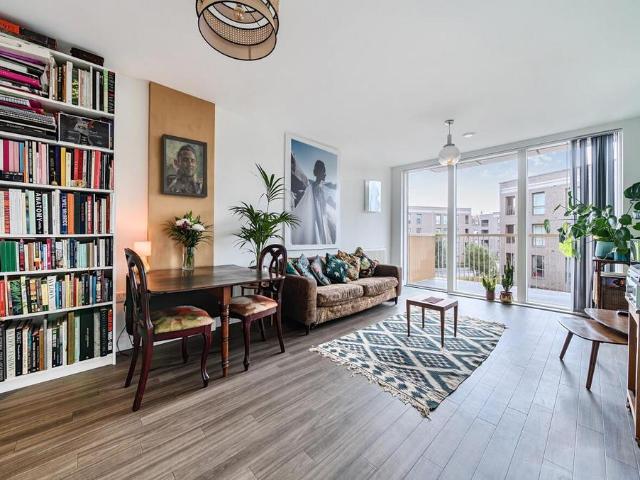 Flat for sale in London Borough of Lewisham, Cat Hill