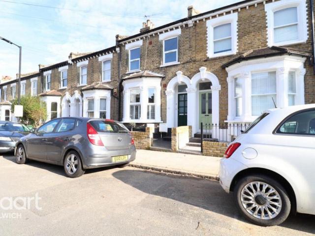 Flat for sale in East Dulwich, Greater London