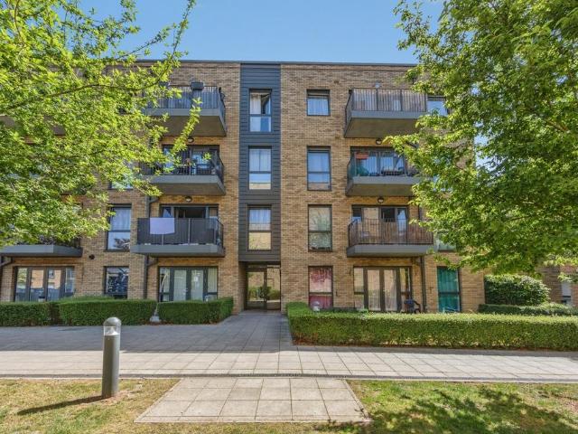 Flat for sale in London Borough of Croydon, Hillview