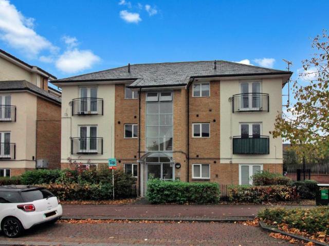 Flat for sale in Monkston Park, Milton Keynes