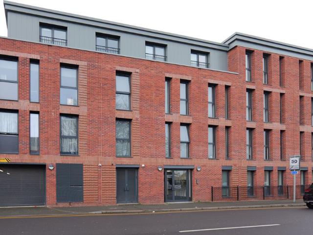 Flat for sale in Kensington, Calderstones