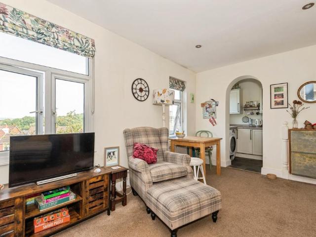Flat for sale in Red Hill, Surrey