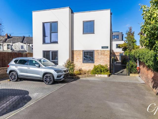Flat for sale in Golden Valley, Gloucestershire