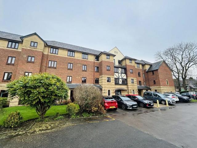 Flat for sale in Wollaston, Amblecote