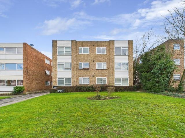 Flat for sale in Longlands, Greater London