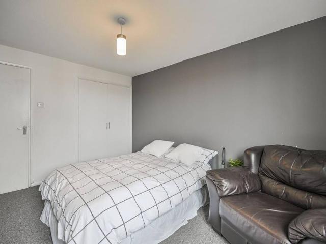 Flat for sale in Harringay, Greater London