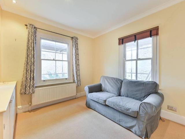 Flat for sale in North Kensington, Greater London