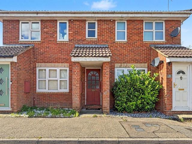 Flat for sale in Barling, Essex