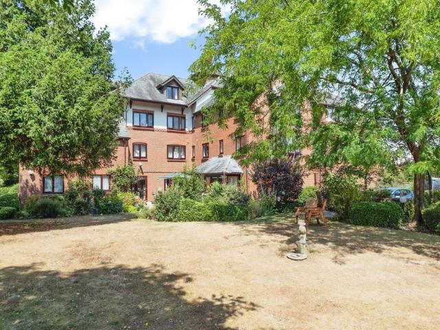 Flat for sale in Milton Keynes
