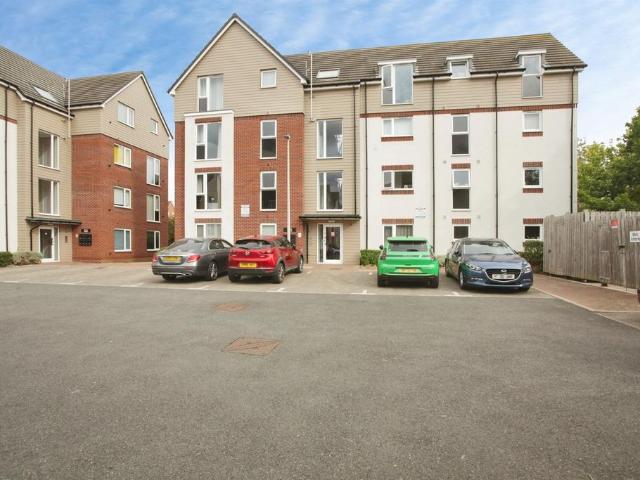 Flat for sale in New Bilton, Warwickshire