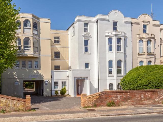 Flat for sale in Worthing, West Sussex